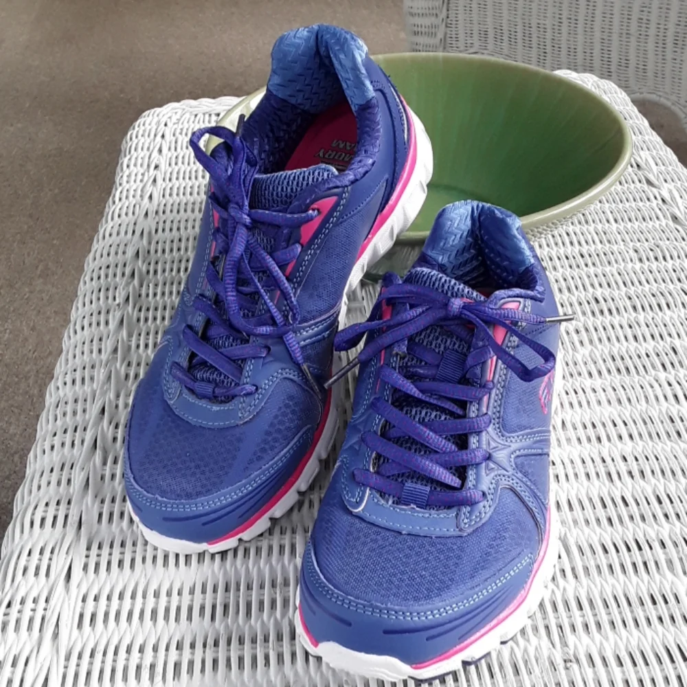 Almost New! FILA Cool Max Memory Foam Sneakers